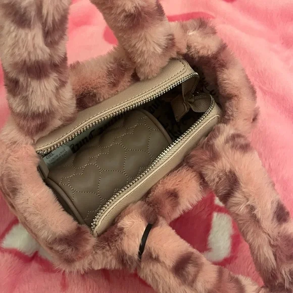 Juicy Couture Pink Leopard Faux Fur Tote with wristlet - Picture 4 of 5
